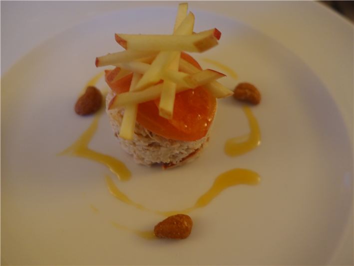 crab with apple and tomato